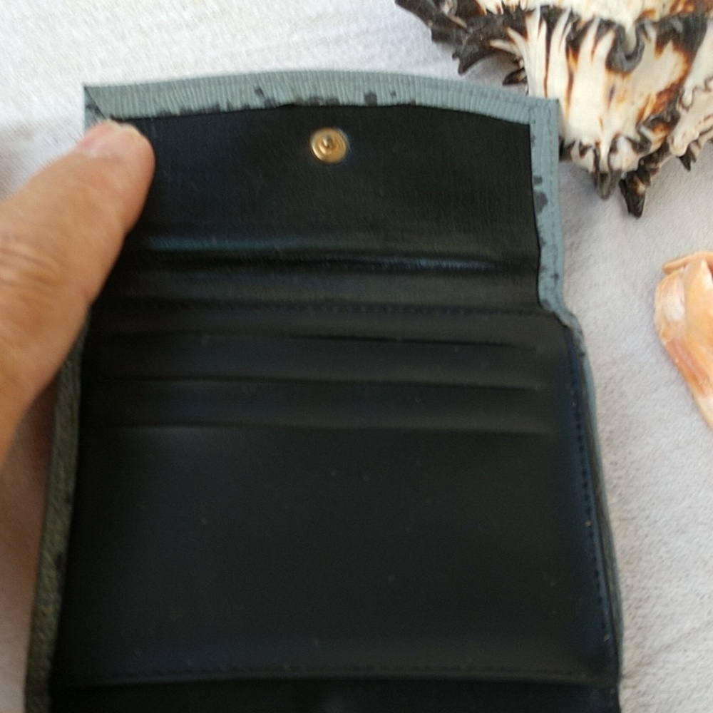 🔥🔥Evian Collection Leather Tri Fold Wallet - Picture 4 of 8